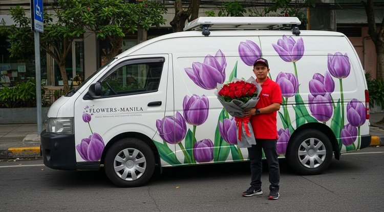 Flower delivery in Metro Manila (delivery car of Flowers-Manila shop)
